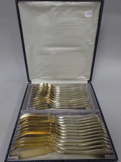 Service de 12 couverts à poissons en métal...