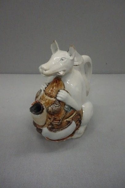 JAPON



Verseuse zoomorphe en porcelaine...