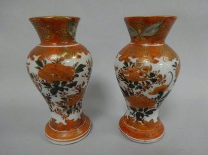 JAPON



Paire de vases balustres en porcelaine...