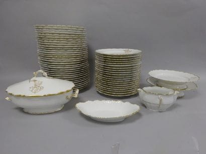 Partie de service en porcelaine blanche,...