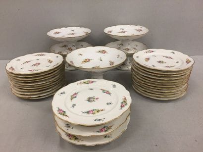 Partie de service à dessert en porcelaine...