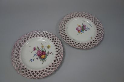 HÖCHST



Assiette en porcelaine blanche...