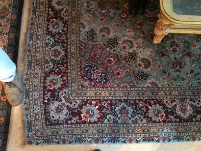 PERSE TEBRIZ


Tapis en laine polychrome...