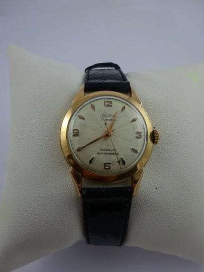 DUCA


Montre bracelet d'homme.

Boîtier...