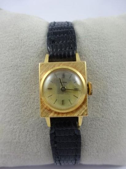 ETERNA


Montre bracelet de dame. 

Boîtier...