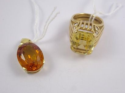Bague en filins d'or jaune (750) ornée d'une...