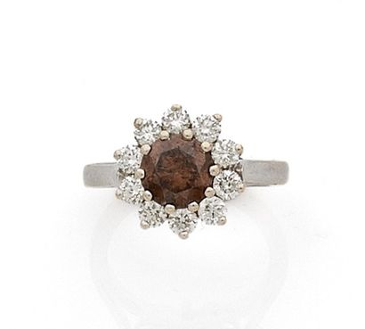Bague marguerite en or gris (750) centrée...