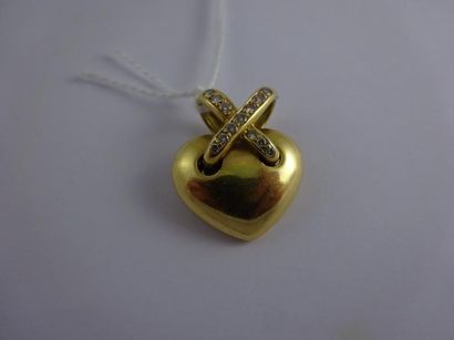 Pendentif en or jaune (750) en forme de coeur...