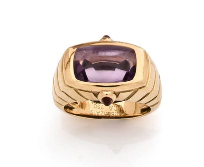 VAN CLEEF & ARPELS


Bague jonc en or jaune...