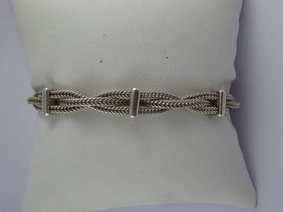 HERMES


Bracelet en argent (925) formé de...