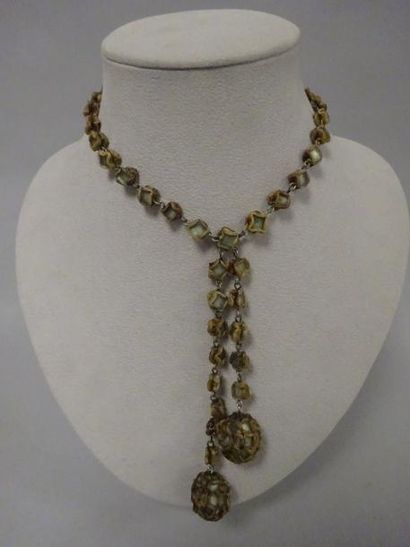 LINE VAUTRIN (1913-1997)


Sautoir formant...