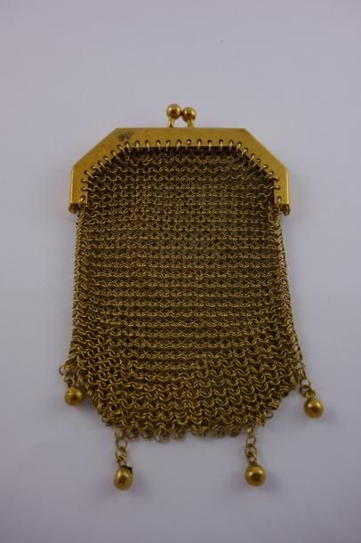 Petite bourse en mailles d'or jaune (750)....