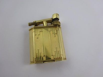 Briquet à essence en or jaune (750) à décor...