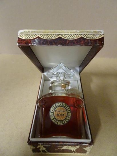 Guerlain

L'Heure Bleue.
Flacon de parfum...
