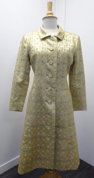 Pierre BALMAIN


Veste longue en soie crème...