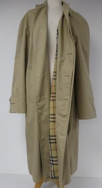 BURBERRY
Trench masculin en toile beige.
Taille...