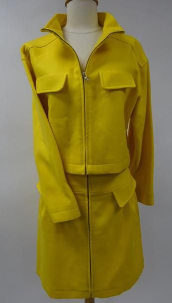 COURREGES


Tailleur jupe et veste en drap...