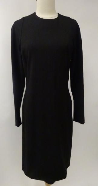 Inès de LA FRESSANGE


Robe noire à dos nu....