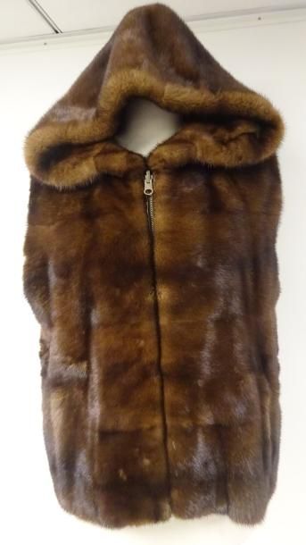 G. R. FISCHELIS 


Blouson sans manches et...