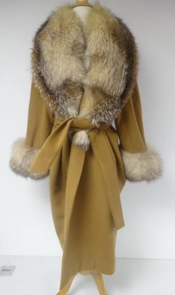 HERMES


Manteau en cachemire camel à col...
