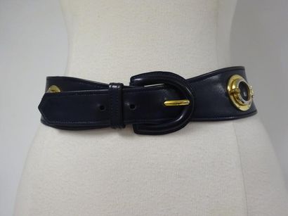 HERMES


Ceinture de dame en cuir bleu marine...