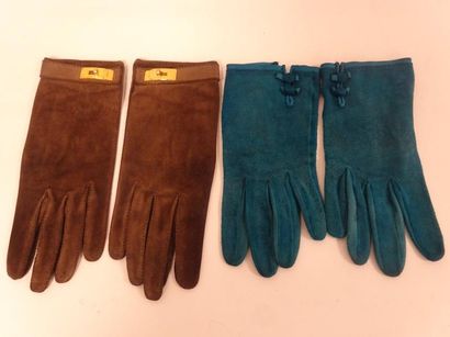 HERMES


Lot de deux paires de gants pour...