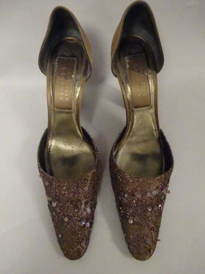 Christian LACROIX


Escarpins en cuir et...