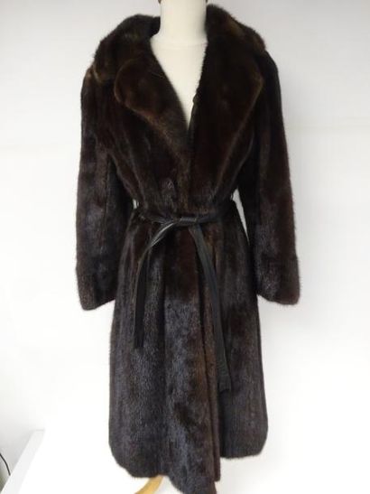 REVILLON


Long manteau en vison brun, à...