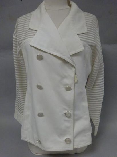 Lot comprenant : 

- Gianni VERSACE 

Veste...