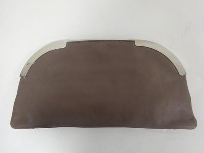 MARNI


Pochette de dame en cuir taupe et...