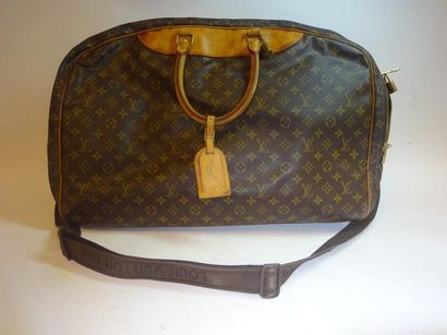 LOUIS VUITTON


Sac de voyage en toile Monogram...