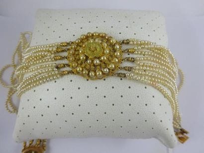 Collier ras de cou à dix rangs de perles...