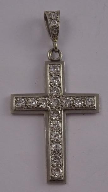 Pendentif croix en platine (950) pavé de...
