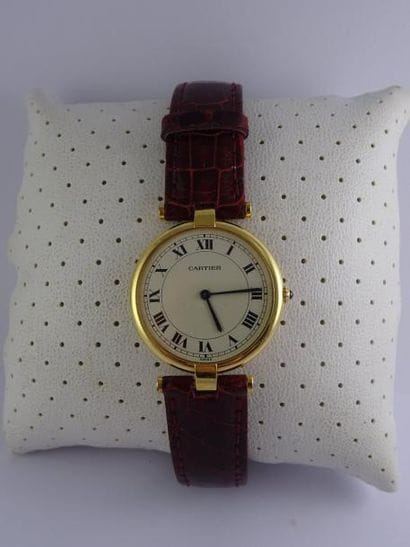CARTIER


Montre bracelet d'homme.

Boîtier...