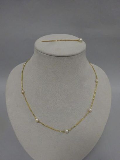 Lot d'or jaune (750) :

- collier avec maillons...