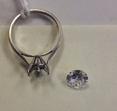 Diamant demi-taille sur papier pesant 1,05...