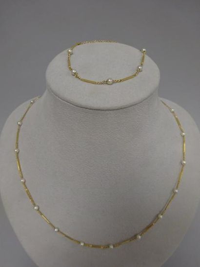 Demi parure en or jaune (750) comprenant...