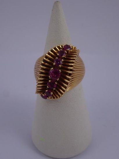 Bague en or jaune (750) et filins d'or jaune...