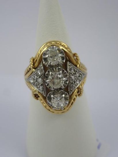 Bague en filins d'or jaune (750) et platine...