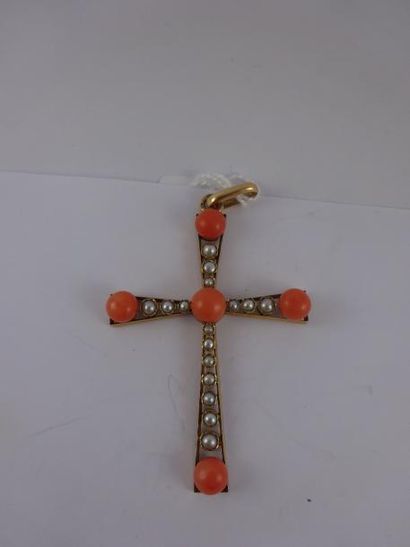 Pendentif croix en or jaune (750) orné de...
