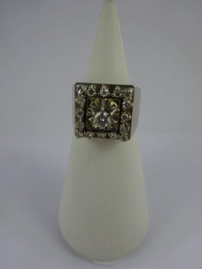 Bague chevalière de petit doigt en or gris...