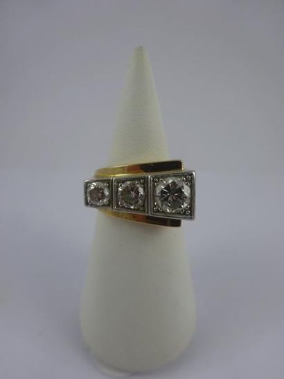 Bague tank en or gris (750) et platine (950)...