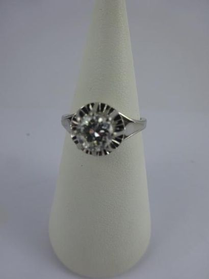 Bague solitaire en or gris (750) et platine...