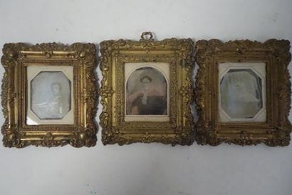 Trois daguerréotypes rectangulaires, dont...