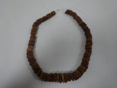 Collier composé de rondelles de cornaline...