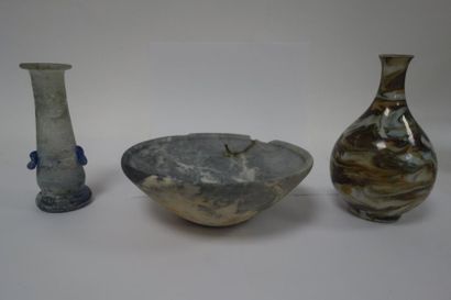 Deux pièces dans le goût antique :

- Coupe...