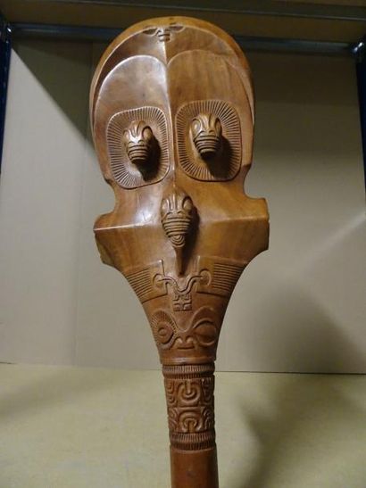 POLYNESIE


Grand sceptre casse-tête sculpté...