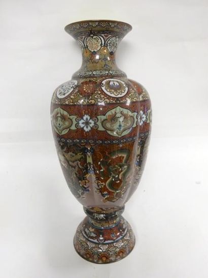 JAPON


Grand vase en émail cloisonné polychrome...