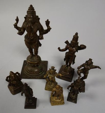 INDE


Huit statuettes de divinités hindouistes,...