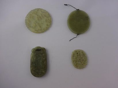 CHINE


Quatre motifs en jade blanc-vert...